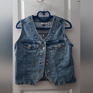Universal Thread Denim Vest in Light Blue Wash
